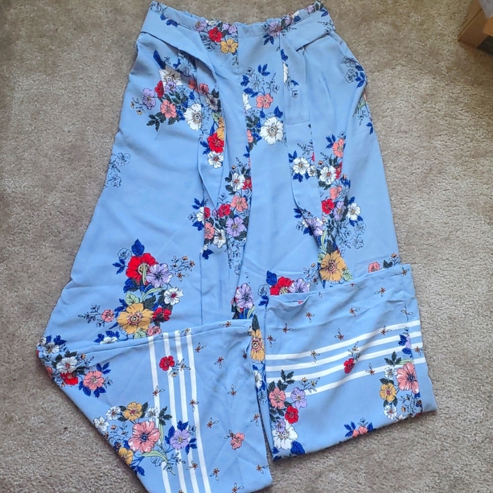 Wide legged, high waisted pants